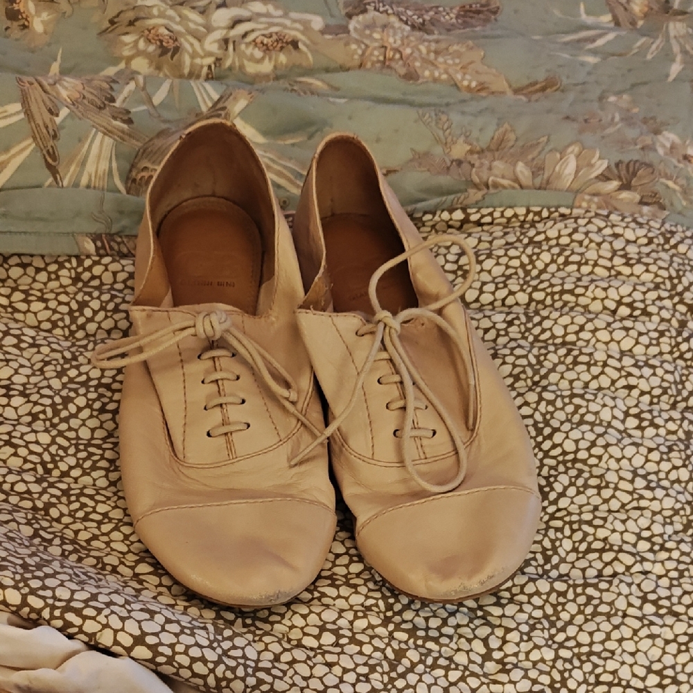 Gianni Bini Nude Tan Leather Oxford Lace Up Dress Shoes Sz. 6